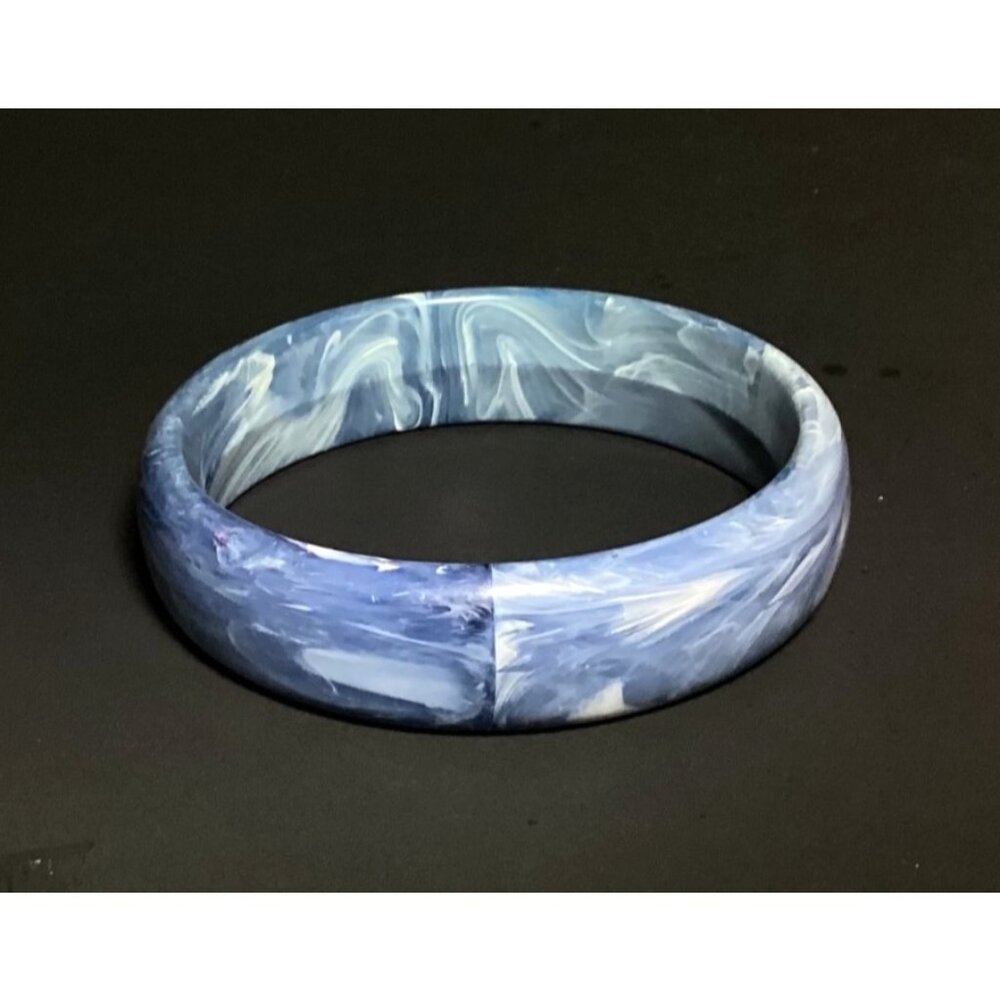 Vintage Marbled Denim Blue and White Lucite Bangle Bracelet Mod - Picture 2 of 6